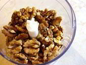 kol&aacute;č s vla&scaron;sk&yacute;mi ořechy