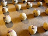 čokol&aacute;dov&eacute; su&scaron;enky s brusinkami